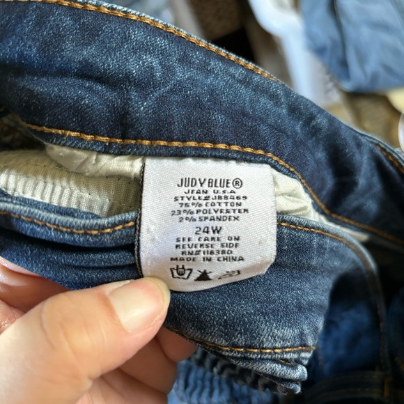 Judy Blue 24W bombshell jeans, skinny fit, great stretch, GUC, distressed, cool - Picture 5 of 5